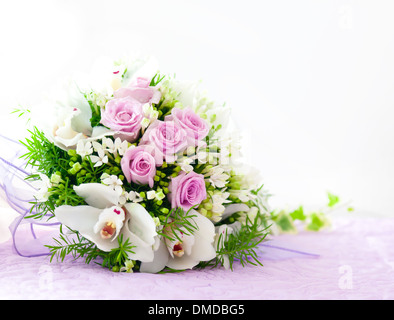 Hochzeit rosa Rosen und weißen Orchideen Bouquet. Stockfoto