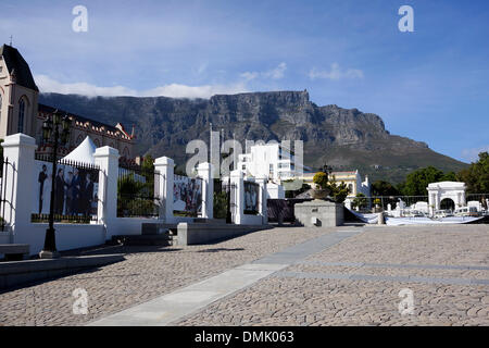 Banner, feiert das Leben von Nelson Mandela öffentlich zur Schau in das House of Parliament in Cape Town, Südafrika. Stockfoto