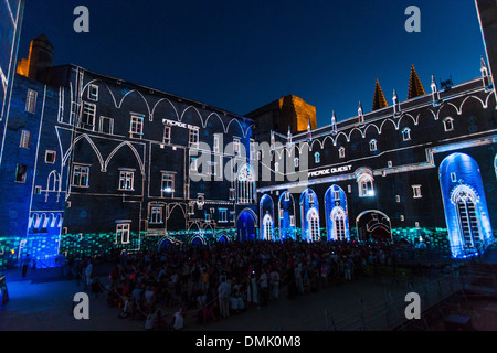 DIE LUMINESSENCES D ' AVIGNON, MONUMENTALE VIDEO ZEIGEN IN 3D ERSTELLT VON DER FIRMA AMACLIO UND PROJIZIERT DIE FASSADEN DER EHRENGERICHTSHOF DER PALAST DER PÄPSTE, STADT AVIGNON GENANNT STADT DER PÄPSTE UND ALS WELTKULTURERBE, VAUCLUSE (84), Stockfoto