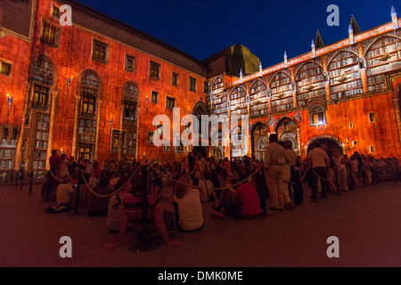 DIE LUMINESSENCES D ' AVIGNON, MONUMENTALE VIDEO ZEIGEN IN 3D ERSTELLT VON DER FIRMA AMACLIO UND PROJIZIERT DIE FASSADEN DER EHRENGERICHTSHOF DER PALAST DER PÄPSTE, STADT AVIGNON GENANNT STADT DER PÄPSTE UND ALS WELTKULTURERBE, VAUCLUSE (84), Stockfoto