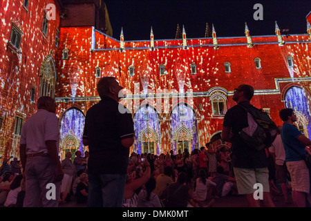 DIE LUMINESSENCES D ' AVIGNON, MONUMENTALE VIDEO ZEIGEN IN 3D ERSTELLT VON DER FIRMA AMACLIO UND PROJIZIERT DIE FASSADEN DER EHRENGERICHTSHOF DER PALAST DER PÄPSTE, STADT AVIGNON GENANNT STADT DER PÄPSTE UND ALS WELTKULTURERBE, VAUCLUSE (84), Stockfoto