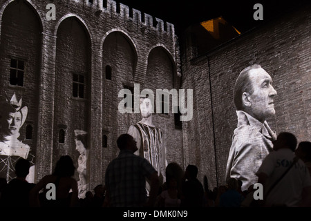 DIE LUMINESSENCES D ' AVIGNON, MONUMENTALE VIDEO ZEIGEN IN 3D ERSTELLT VON DER FIRMA AMACLIO UND PROJIZIERT DIE FASSADEN DER EHRENGERICHTSHOF DER PALAST DER PÄPSTE, STADT AVIGNON GENANNT STADT DER PÄPSTE UND ALS WELTKULTURERBE, VAUCLUSE (84), Stockfoto