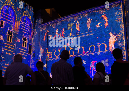 DIE LUMINESSENCES D ' AVIGNON, MONUMENTALE VIDEO ZEIGEN IN 3D ERSTELLT VON DER FIRMA AMACLIO UND PROJIZIERT DIE FASSADEN DER EHRENGERICHTSHOF DER PALAST DER PÄPSTE, STADT AVIGNON GENANNT STADT DER PÄPSTE UND ALS WELTKULTURERBE, VAUCLUSE (84), Stockfoto