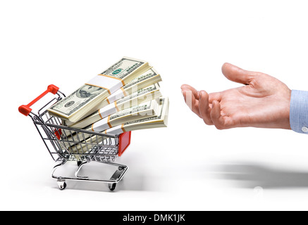 Das Unternehmer Hand & Einkaufswagen voller Stapel von US-Dollar-Banknoten Stockfoto