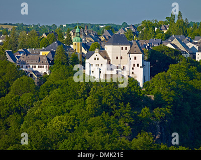 Wolkenstein-Burg mit der Stadt über Zschopau Tal, Bezirk Erzgebirge, Sachsen, Deutschland Stockfoto