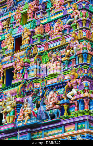 Bunte Wand und Figuren an der Fassade des Hindu-Tempel in Victoria auf den Seychellen Stockfoto