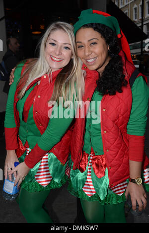 London, UK. 14. Dezember 2013. London Santacon 2013 verlor ein paar Santacon herumlaufen, Trafalgar Square und Covent Garden in London. Bildnachweis: Siehe Li/Alamy Live News Stockfoto