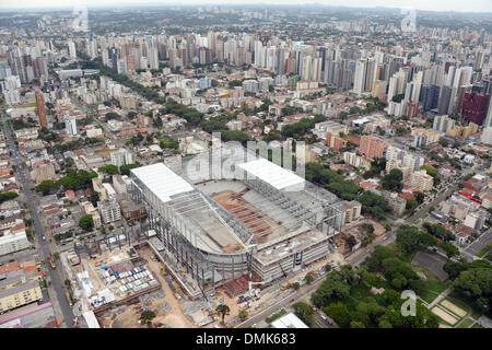 Blick auf das Stadion "Arena da Baixada" in Curitiba, Brasilien, 14. Dezember 2013. Arena da Baixada ist einer der Austragungsorte der FIFA WM 2014. Foto: MARCUS BRANDT/dpa Stockfoto