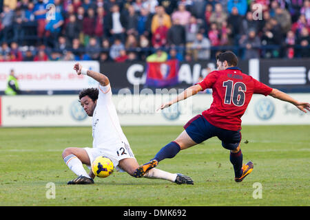 Pamplona, Spanien. 14. Dezember 2013. La Liga Fußball Osasuna gegen Real Madrid. Marcelo, Verteidiger von Real Madrid, während des Spiels zwischen Osasuna und Real Madrid aus dem Estadio de El Sadar. Bildnachweis: Action Plus Sport Bilder/Alamy Live News Stockfoto