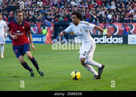 Pamplona, Spanien. 14. Dezember 2013. La Liga Fußball Osasuna gegen Real Madrid. Marcelo, Verteidiger von Real Madrid, während des Spiels zwischen Osasuna und Real Madrid aus dem Estadio de El Sadar. Bildnachweis: Action Plus Sport Bilder/Alamy Live News Stockfoto