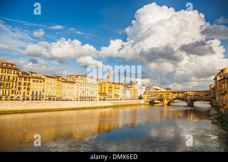 Der Fluss Arno in Florenz Stockfoto