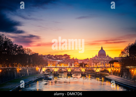 St.-Petri Dom in der Nacht, Rom Stockfoto