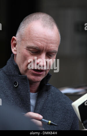 London, UK, 14. Dezember 2013. Sting bei BBC Radio 2-Studios in London Credit gesehen: Simon Matthews/Alamy Live News Stockfoto