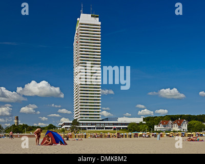 Strand mit Maritim-Hotel in Travemünde, Schleswig-Holstein, Deutschland Stockfoto