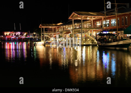 MIAMI, FL - Mai 8: Bayside Marketplace ist ein Festival Marketplace in Downtown Miami in der Nacht vom 8. Mai 2013, Florida. Stockfoto