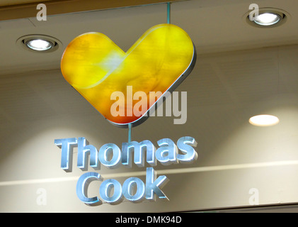 Nahaufnahme des neuen Geschäftslogos der Thomas Cook Reisebüros-Firmenmarke über dem Shop im Einkaufszentrum Lakeside West Thurrock Essex England Stockfoto