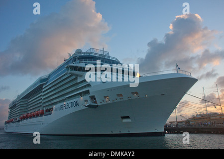 Promi-Kreuzfahrtschiff "Reflexion" im Hafen von San Juan, Puerto Rico Stockfoto