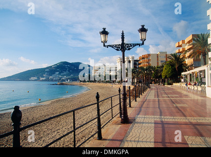 Die Promenade. Santa Eulalia des Riu, Ibiza Insel, Balearen, Spanien. Stockfoto