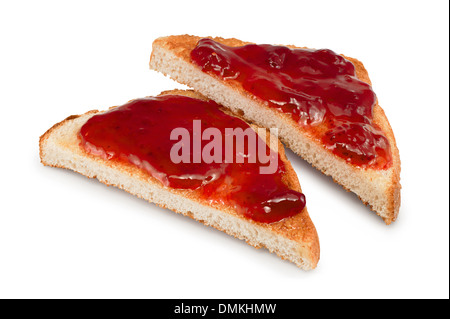 Himbeermarmelade auf Toast vor einem weißen Hintergrund isoliert Stockfoto