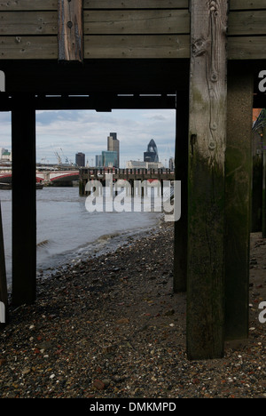 Blick auf die City of London unterhalb der Werft an der Oxo Tower, Bankside, London, UK. Stockfoto