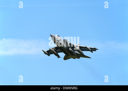 Panavia Tornado GR4 ZD842 102 von 15 Squadron landet auf dem RAF-Conningsby Stockfoto