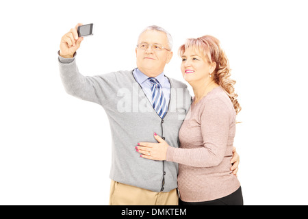 Glücklich im mittleren Alter Mann und Frau die Bilder von sich mit Handy Stockfoto
