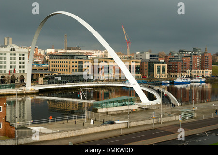 Millennium-Brücke über den Fluss Tyne Stockfoto