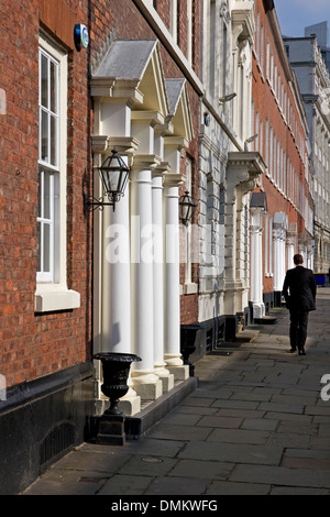 St John Street, einzige Überlebende georgischen Reihenhaus Straße im Zentrum von Manchester. Jetzt besetzt hauptsächlich von rechtlichen + medizinische Praktiken. Stockfoto