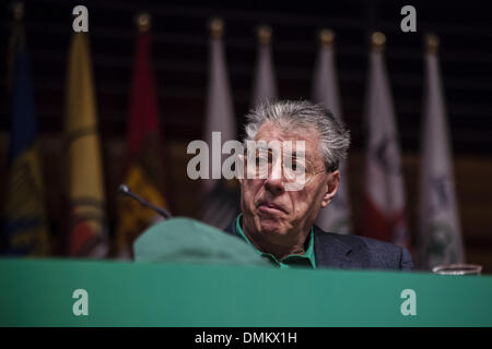 Turin, Italien. 15. Dezember 2013. Turin, 2013/12/15. "Lega Nord" Partei Bund Congress.IN das Bild: Umberto Bossi.Photo: Cesare Quinto/NurPhoto Credit: Cesare Quinto/NurPhoto/ZUMAPRESS.com/Alamy Live-Nachrichten Stockfoto