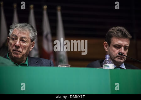 Turin, Italien. 15. Dezember 2013. Turin, 2013/12/15. "Lega Nord" Partei Bund Congress.IN das Bild: Umberto Bossi e Roberto Cota.Photo: Cesare Quinto/NurPhoto Credit: Cesare Quinto/NurPhoto/ZUMAPRESS.com/Alamy Live-Nachrichten Stockfoto