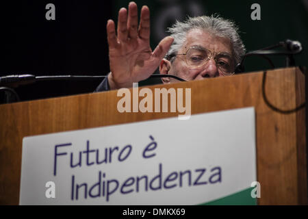 Turin, Italien. 15. Dezember 2013. Turin, 2013/12/15. "Lega Nord" Partei Bund Congress.IN das Bild: Umberto Bossi.Photo: Cesare Quinto/NurPhoto Credit: Cesare Quinto/NurPhoto/ZUMAPRESS.com/Alamy Live-Nachrichten Stockfoto