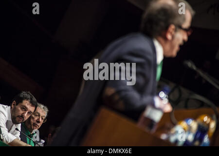 Turin, Italien. 15. Dezember 2013. Turin, 2013/12/15. "Lega Nord" Partei Bund Congress.IN das Bild: Matteo Salvini und Umberto Bossi.Photo: Cesare Quinto/NurPhoto Credit: Cesare Quinto/NurPhoto/ZUMAPRESS.com/Alamy Live-Nachrichten Stockfoto