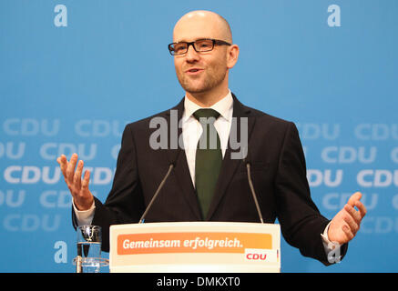 Berlin. 15. Dezember 2013. Neuer Generalsekretär der CDU Peter Tauber spricht während einer Pressekonferenz in Berlin, 15. Dezember 2013. Bundeskanzlerin Angela Merkel konservativen und ihre Koalitionspartner, die Mitte-links Sozialdemokratische Partei (SPD), enthüllt ihre Picks für das neue Kabinett am Sonntag, die in Büro mit Merkel Kanzler in eine dritte Amtszeit vereidigt werden wird. Bildnachweis: Zhang Fan/Xinhua/Alamy Live-Nachrichten Stockfoto