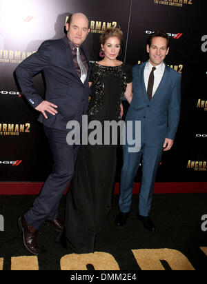 New York, New York, USA. 15. Dezember 2013. Schauspieler DAVID KOECHNER, CHRISTINA APPLEGATE und PAUL RUDD besuchen die New Yorker Premiere von "Anchorman 2: The Legend Continues im Beacon Theater statt. Bildnachweis: Nancy Kaszerman/ZUMAPRESS.com/Alamy Live-Nachrichten Stockfoto