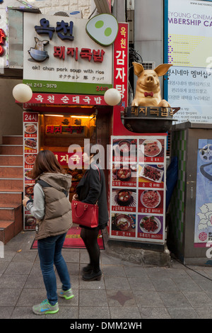 Schweinefleisch-Spezialitäten Restaurant Schaufenster - Busan, Südkorea Stockfoto