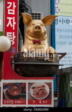 Schweinefleisch-Spezialitäten Restaurant Schaufenster - Busan, Südkorea Stockfoto