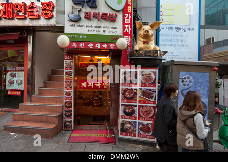 Schweinefleisch-Spezialitäten Restaurant Schaufenster - Busan, Südkorea Stockfoto