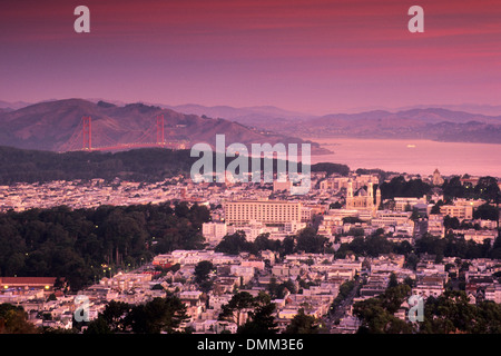 Blick auf die Golden Gate Brige von Twin Peaks, San Francisco, Kalifornien Stockfoto