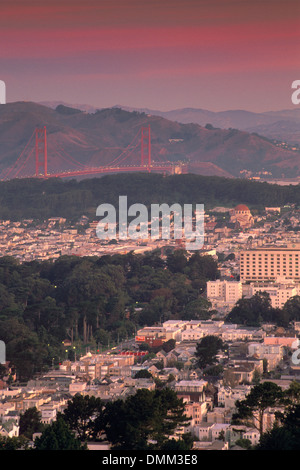 Blick auf die Golden Gate Brige von Twin Peaks, San Francisco, Kalifornien Stockfoto