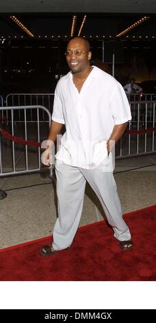 30. August 2001 - Century City, CA, USA - JOHN SINGLETON. TWO CAN PLAY DAS SPIEL - PREMIERE. LOEWS CINEPLEX, Jahrhundert Century City, CA. NINA PROMMER / 2001 K22755NP (Kredit-Bild: © Globe Photos/ZUMAPRESS.com) Stockfoto