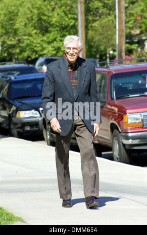 19. April 2002 - Hollywood, Kalifornien, USA - JOSEPH CAMPANELLA... TRAUERFEIER FÜR SCHAUSPIELER ROBERT URICH. ST CHARLES KATHOLISCHE KIRCHE, NORTH HOLLYWOOD, KALIFORNIEN. 19. APRIL 2002. NINA PROMMER / 2002 K24751NP (Kredit-Bild: © Globe Photos/ZUMAPRESS.com) Stockfoto