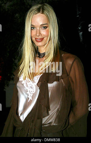 13. November 2002 - Beverly Hills, Kalifornien, USA - JENNIFER GAREIS-... VERTU-ERÖFFNUNGSPARTY-. BEVERLY HILLS, CA-. 12. NOVEMBER 2002-. NINA PROMMER / 2002 K27166NP (Kredit-Bild: © Globe Photos/ZUMAPRESS.com) Stockfoto