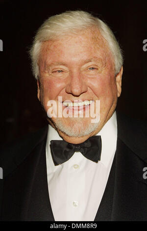 26. Oktober 2001 - Beverly Hills, CALIFORNIA, USA - MERV Greif. JUNGE MUSIKER STIFTUNG GEHT LATIN.47TH JÄHRLICHE NUTZEN "UNA FESTIVAL DE GALA LATINOAMERICANO. BEVERLY HILTON HOTEL, BEVERLY HILLS, KALIFORNIEN. 26. OKTOBER 2001. NINA PROMMER / 2001 K23231NP (D) (Kredit-Bild: © Globe Photos/ZUMAPRESS.com) Stockfoto