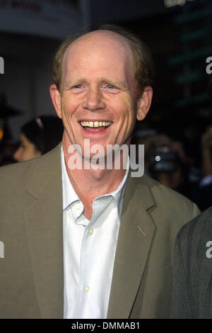 12. September 2002 - Hollywood, Kalifornien, USA - RON HOWARD... APOLLO 13, DAS IMAX-ERLEBNIS, PREMIERE. UNIVERSAL STUDIOS, HOLLYWOOD, KALIFORNIEN. 12. SEPTEMBER 2002. NINA PROMMER / 2002 K26023NP (Kredit-Bild: © Globe Photos/ZUMAPRESS.com) Stockfoto