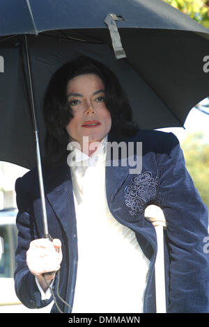 3. Dezember 2002 - Santa Maria, Kalifornien, USA - MICHAEL JACKSON... GERICHTSVERHANDLUNG KOMMT AM SANTA MARIA GERICHT-. SANTA MARIA, CA -. 3. DEZEMBER 2002-. NINA PROMMER / 2002 K27170NP (Kredit-Bild: © Globe Photos/ZUMAPRESS.com) Stockfoto