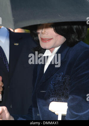 3. Dezember 2002 - Santa Maria, Kalifornien, USA - MICHAEL JACKSON... GERICHTSVERHANDLUNG KOMMT AM SANTA MARIA GERICHT-. SANTA MARIA, CA -. 3. DEZEMBER 2002-. NINA PROMMER / 2002 K27170NP (Kredit-Bild: © Globe Photos/ZUMAPRESS.com) Stockfoto