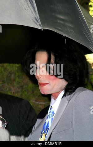 4. Dezember 2002 - Santa Maria, Kalifornien, USA - MICHAEL JACKSON. AM GERICHT FÜR SEINE TRIAL - SANTA MARIA. SANTA MARIA, CA. 4. DEZEMBER 2002. NINA PROMMER / 2002 K27170NP * (Kredit-Bild: © Globe Photos/ZUMAPRESS.com) Stockfoto