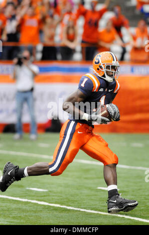 10. Oktober 2009: Syrakus Wide Receiver Mike Williams (#1) in Aktion gegen West Virginia. Die Universität von West Virginia Mountaineers besiegte die Syracuse University Orange 34-13 an den Carrier Dome in Syracuse, New York in einem Big East Matchup. (Kredit-Bild: © Alan Schwartz/Cal Sport Media/ZUMA Press) Stockfoto