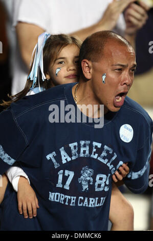 22. Oktober 2009: University of North Carolina Fans jubeln für ihr Team. Die Florida State Seminoles besiegte die University of North Carolina-Tarheels 30-27 Kenan Stadium in Chapel Hill, North Carolina. (Kredit-Bild: © Southcreek Global/ZUMApress.com) Stockfoto