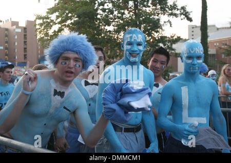 22. Oktober 2009: UNC-Fans richten Sie früh für den Eintritt ins Stadion.  Die Florida State Seminolen spielte die University of North Carolina Tarheels Kenan Stadium in Chapel Hill, North Carolina. (Kredit-Bild: © Southcreek Global/ZUMApress.com) Stockfoto